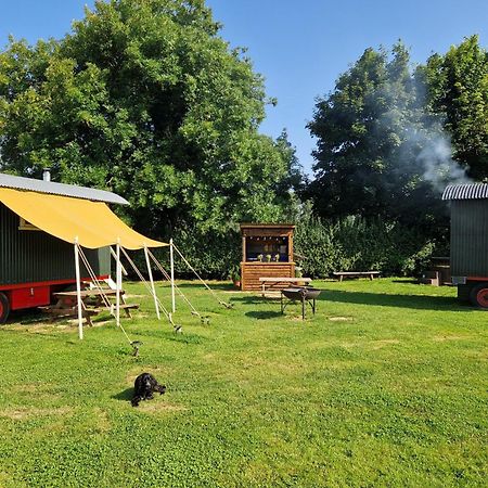The Delkin Shepherds Huts Castle Combe Buitenkant foto