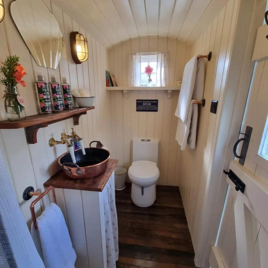 The Delkin Shepherds Huts Castle Combe Buitenkant foto
