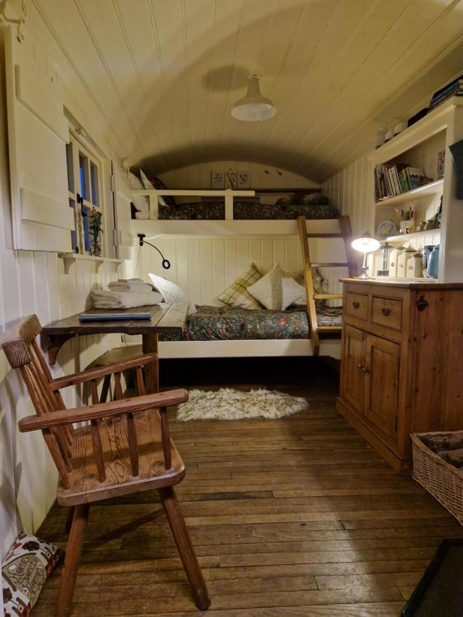 The Delkin Shepherds Huts Castle Combe Buitenkant foto