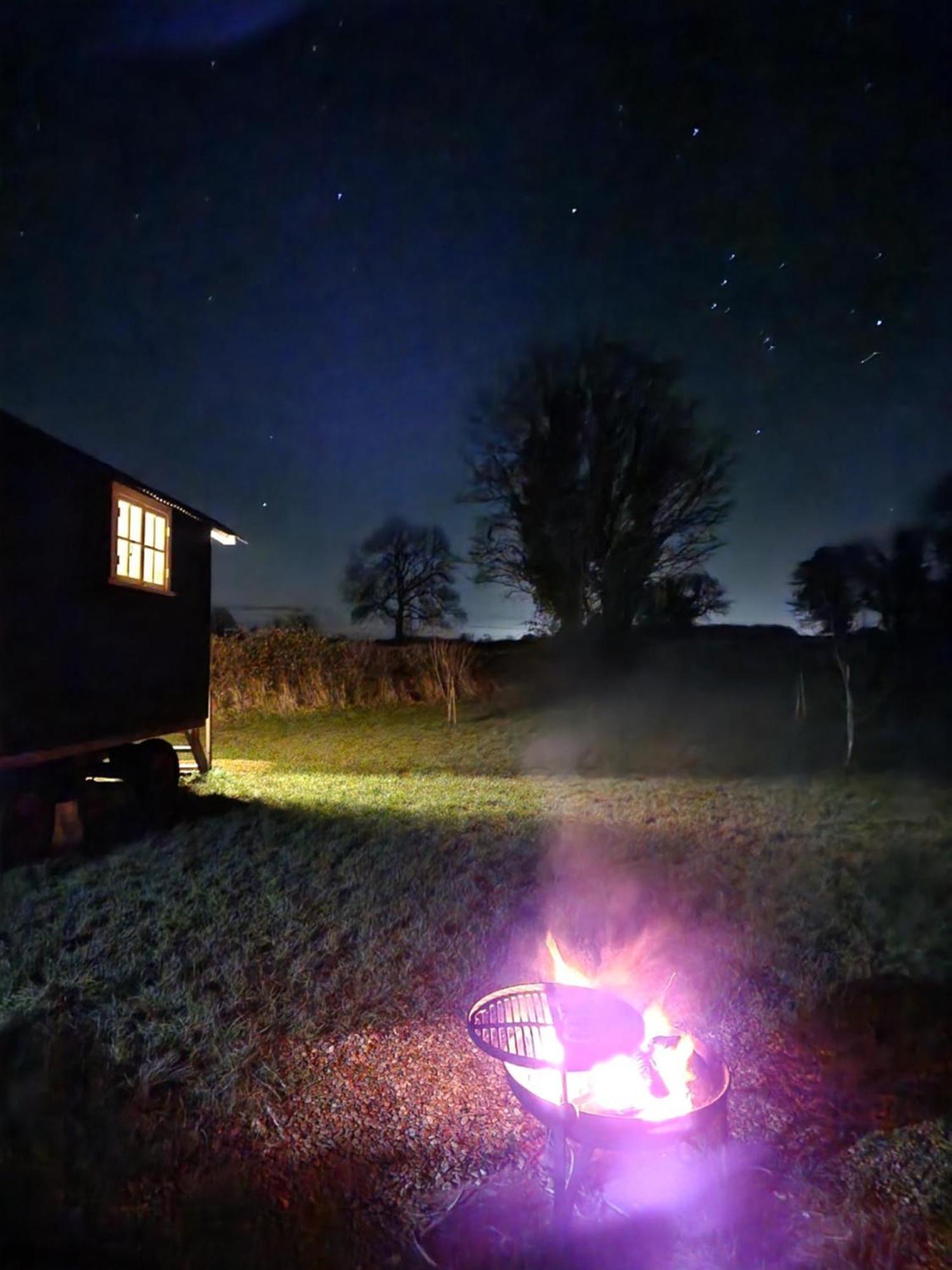 The Delkin Shepherds Huts Castle Combe Buitenkant foto