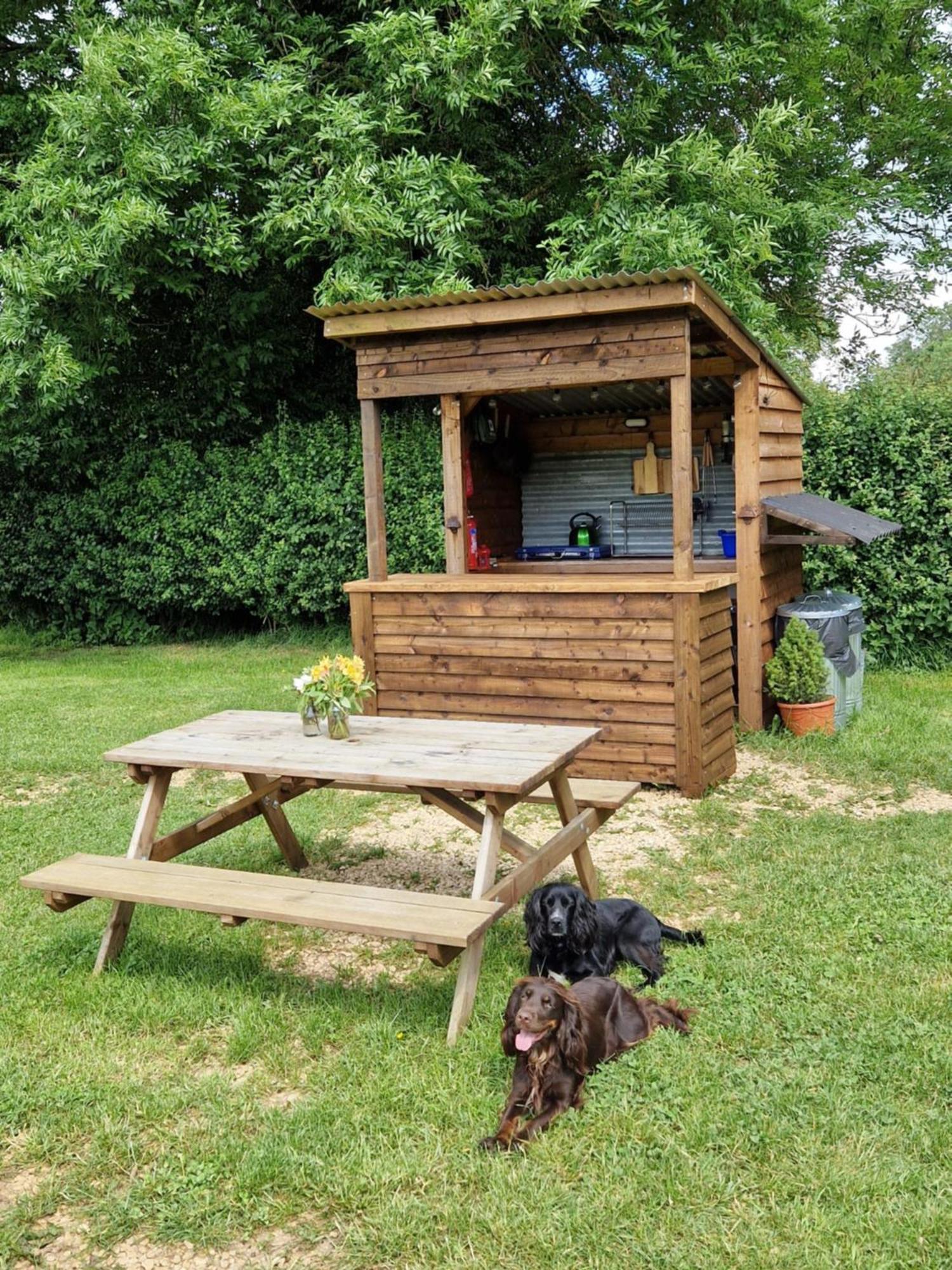 The Delkin Shepherds Huts Castle Combe Buitenkant foto
