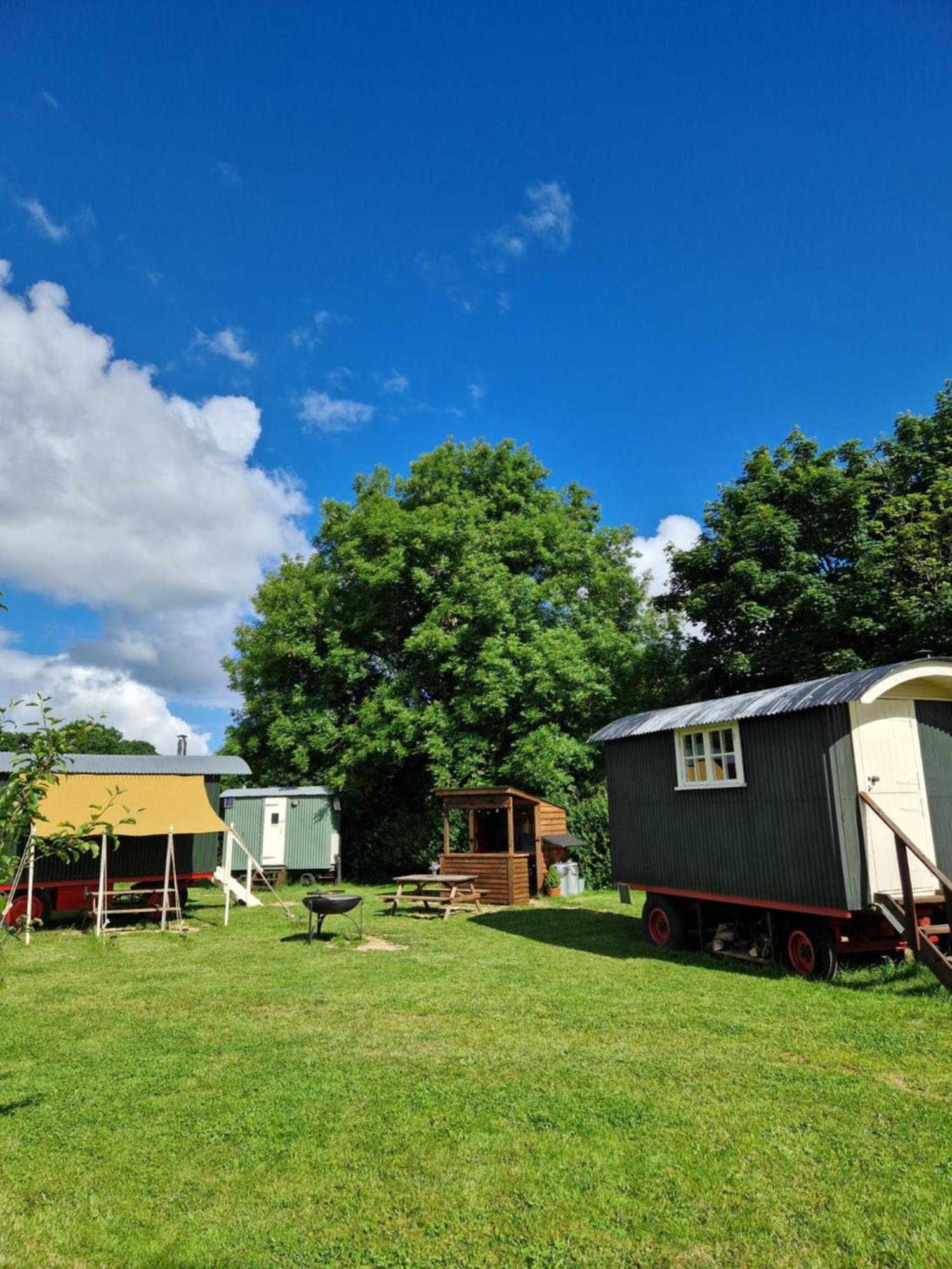 The Delkin Shepherds Huts Castle Combe Buitenkant foto