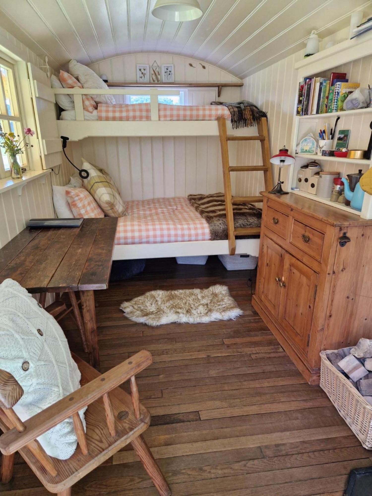 The Delkin Shepherds Huts Castle Combe Buitenkant foto