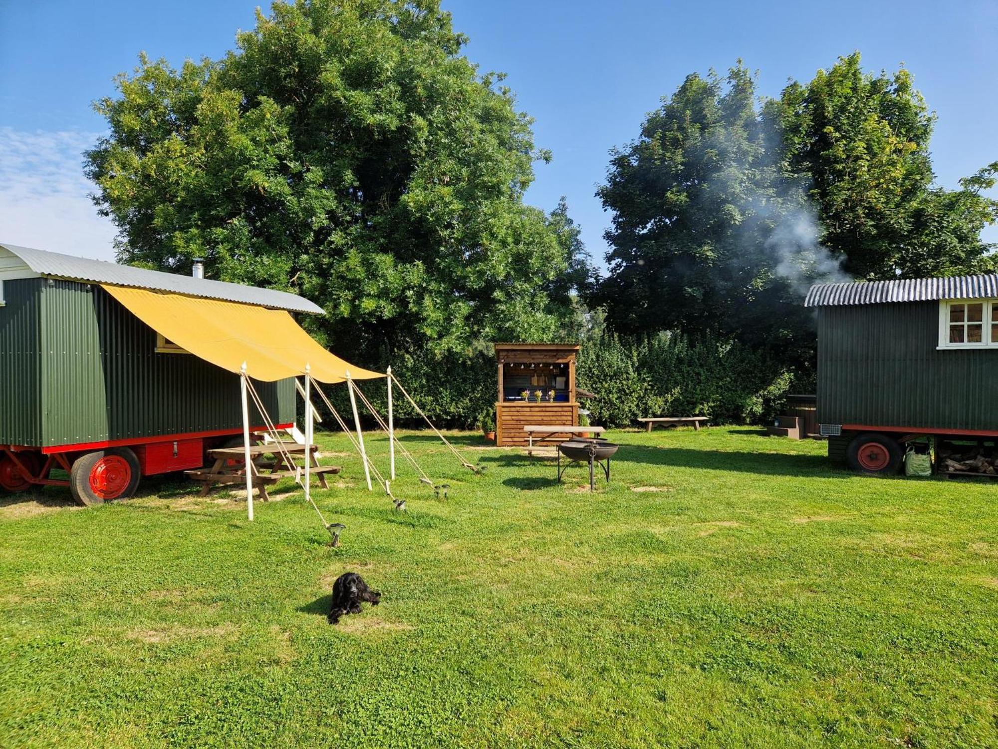The Delkin Shepherds Huts Castle Combe Buitenkant foto